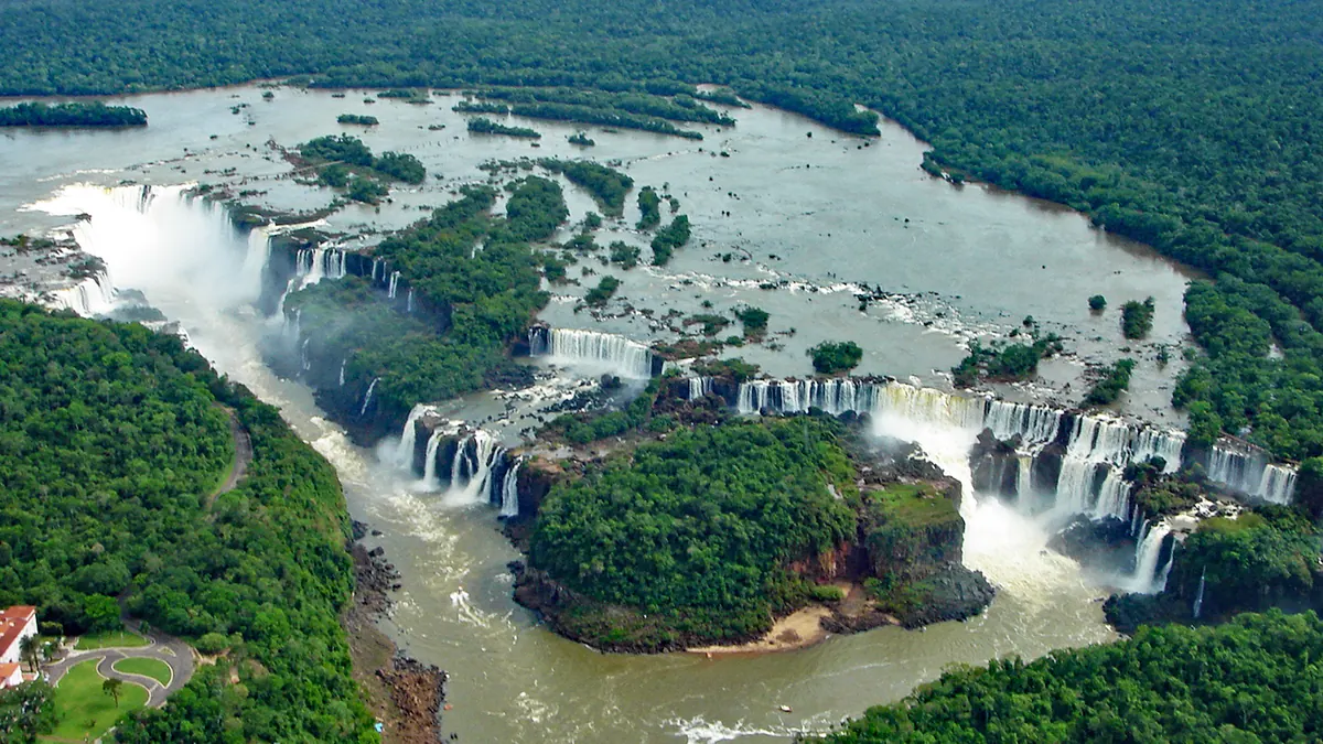 Cataratas do Iguaçu em imagem de arquivo