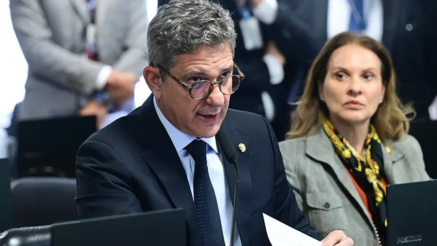 O senador Rogério Carvalho relatou a PEC