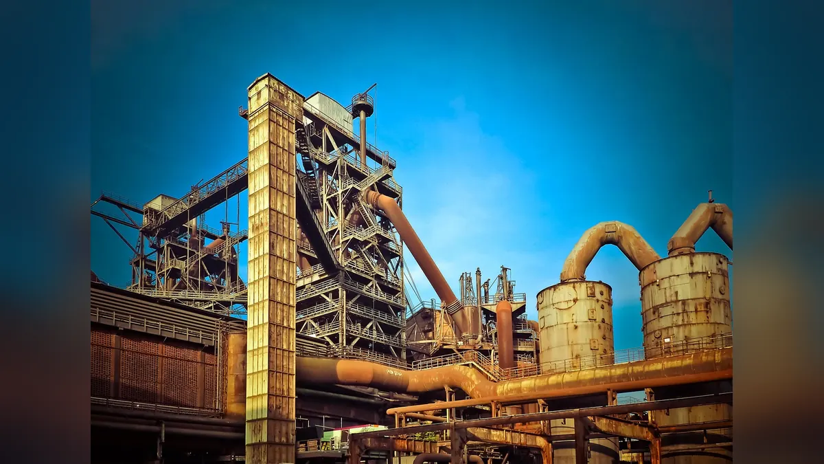 Imagem ilustrativa: Instalação siderúrgica ou operação de mineração de minério de ferro